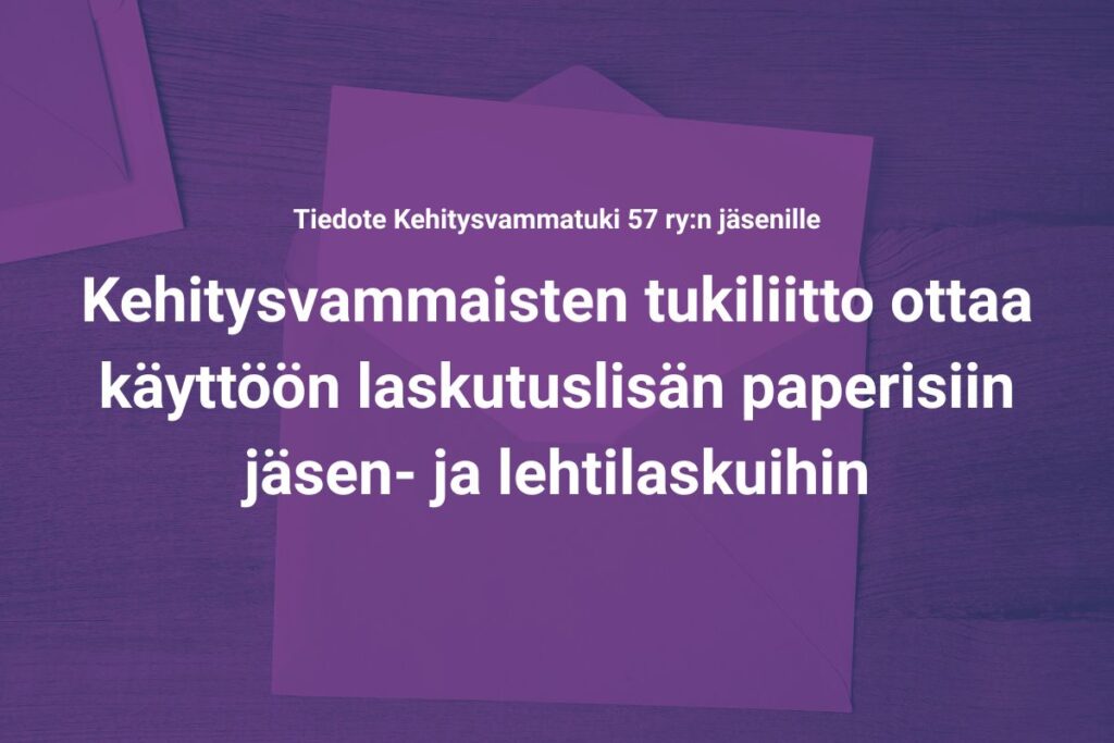 Avattu kirjekuori pöydällä.